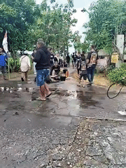 Traditional street performers draw crowd on wet rural road