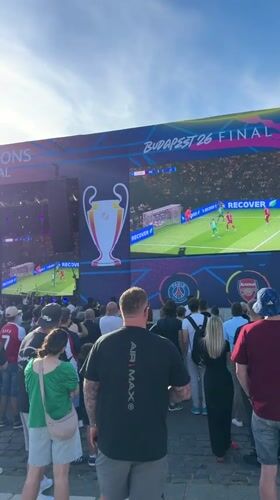 Champions League fan festival draws crowds in Budapest