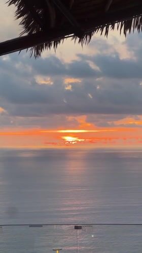 Sunset dining and photos at Karon oceanfront restaurant
