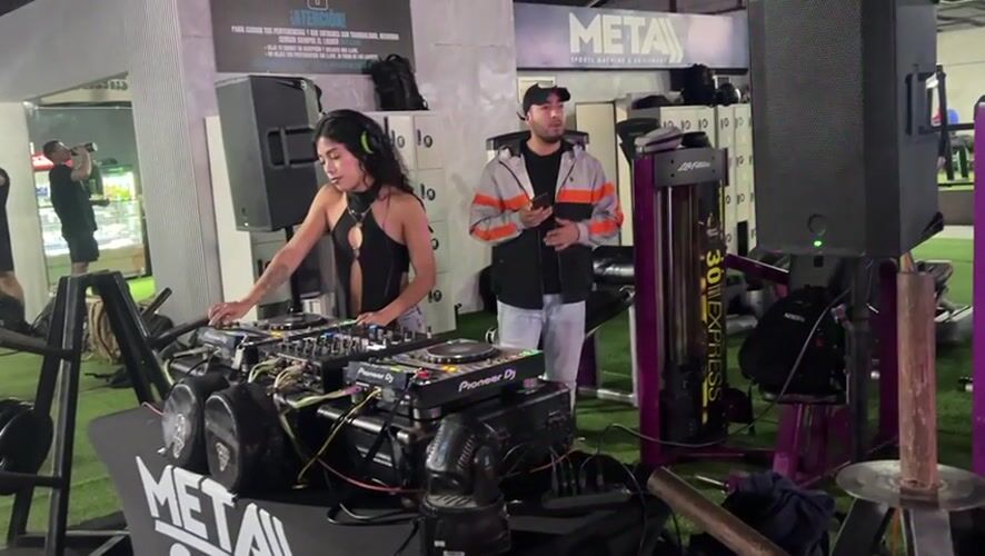 Live DJ set turns Arica gym floor into a late-night party
