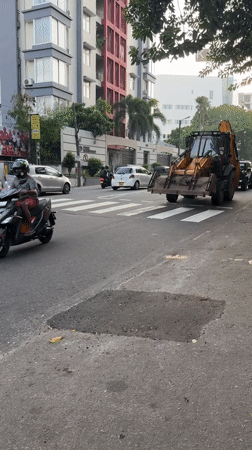Backhoe blocks pedestrian crossing on Colombo street