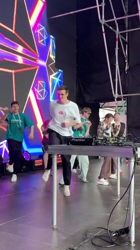 Youth dance performance with DJ takes place in Khabarovsk