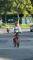 Evening street life documented in Da Lat, Vietnam