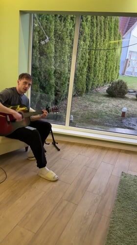 Musician performs with tulips present in Kursk home