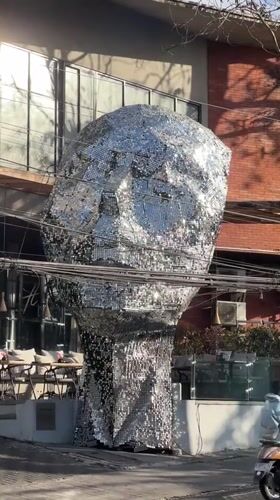 Reflective head sculpture and a sandwich stop in Kuta Selatan