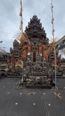 Tourist documents traditional Balinese temples and crafts in Ubud