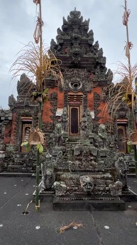 Tourist documents traditional Balinese temples and crafts in Ubud