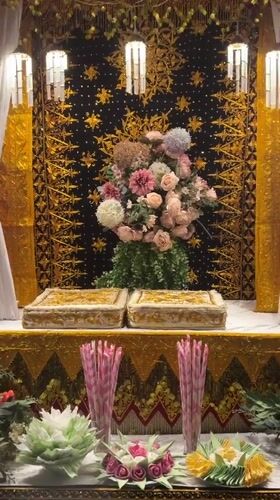 Ornate ceremony unfolds in Baratpayaitek with gold decor and traditional dress