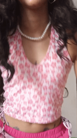 Woman documents personal photo session in Porlamar home