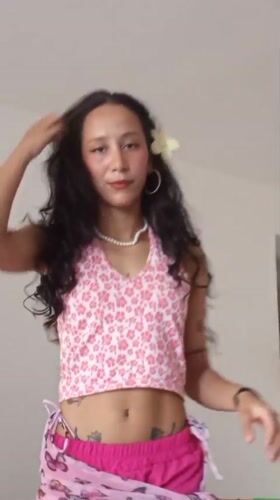 Woman documents personal photo session in Porlamar home