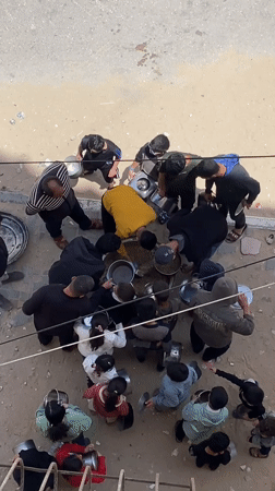 Community food distribution and daily life documented in Khan Yunis