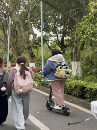 Students gather, walk, and dine in Chongqing High-tech Zone