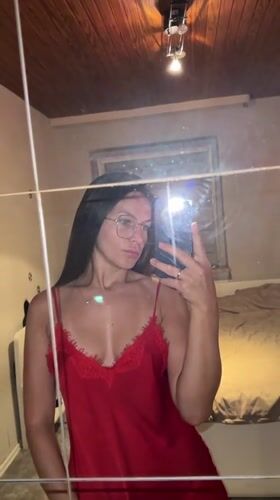 Woman documents workout routine through selfies in Fredenbeck