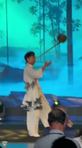 Traditional Chinese cultural performances captivate Yuzhong District audiences