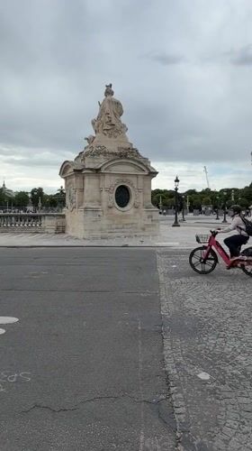 Afternoon park activity captured near Paris monument