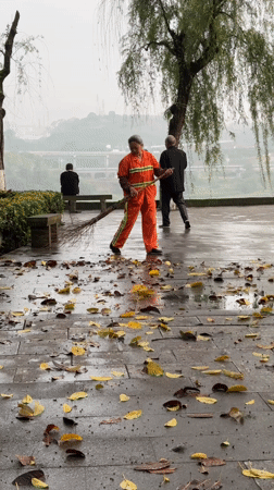 Late-night street scenes show women working in Jiangjin