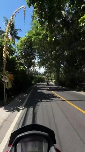 Motorcyclist encounters parked concrete mixer on Manggis road