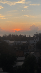 Dawn breaks over Đà Nẵng residential area in colorful display