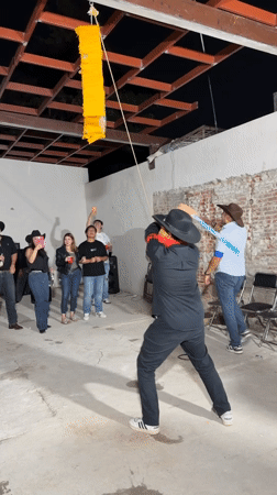 Early morning celebration with dancing and piñata in Puebla