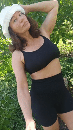 Garden afternoon with pink lilies and a white bucket hat