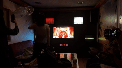 Friends enjoy hour-long karaoke session in Seoul private room