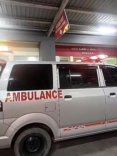 Ambulances active at Banda Aceh hospital facility during evening hours