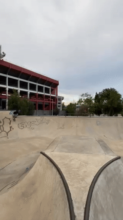 Evening skateboarding session draws multiple performers to Avellaneda park
