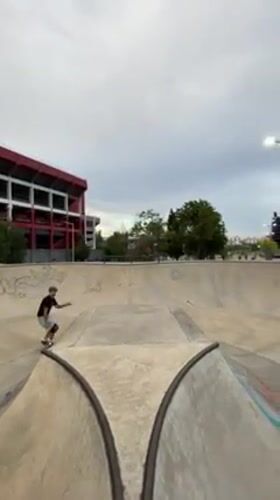 Evening skateboarding session draws multiple performers to Avellaneda park