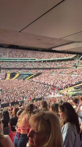 Major stadium concert draws massive crowd in London