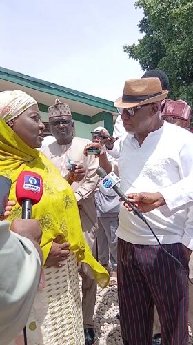 Woman holds outdoor press briefing in Ungwan Liman, Nigeria