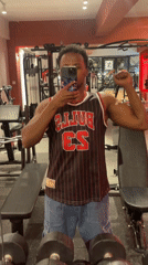 Man takes gym selfie in Chicago Bulls jersey, Chongqing