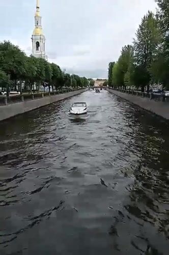 Afternoon along Saint Petersburg's canals, boats and city life