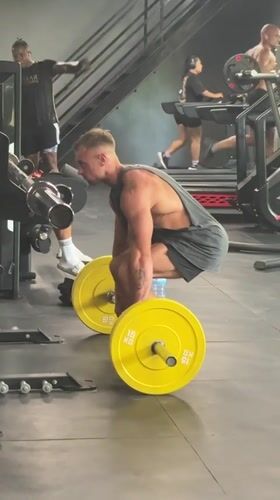Morning workout session documented at Mengwi gym