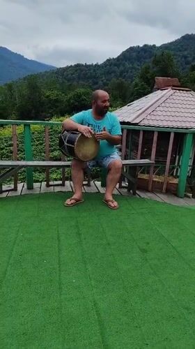 Drumming, Georgian flags, and local drinks in Pirveli Maisi