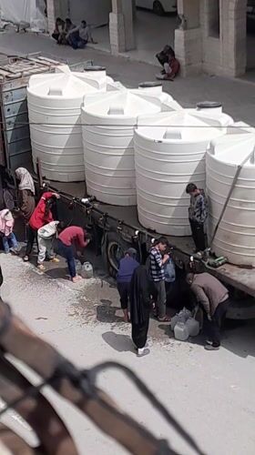 Water distribution draws crowds in Khan Yunis, Palestine