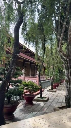 Morning visit captures traditional pagoda architecture in Da Lat