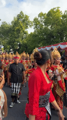 Traditional Balinese cultural procession draws crowds in Denpasar