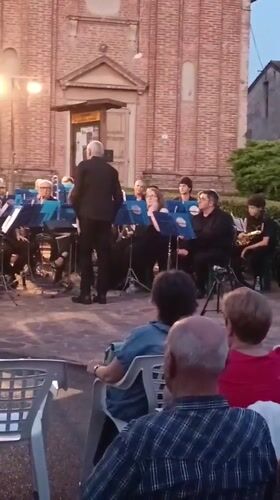Brass band plays centenary concert at Dosolo's Piazza Castello