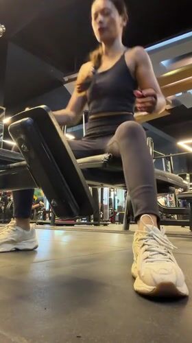 Morning workout session observed at modern Denpasar gym