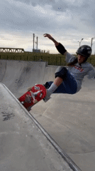 Evening skate session draws multiple riders to Avellaneda park