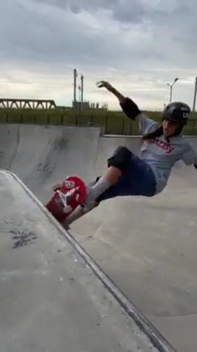Evening skate session draws multiple riders to Avellaneda park