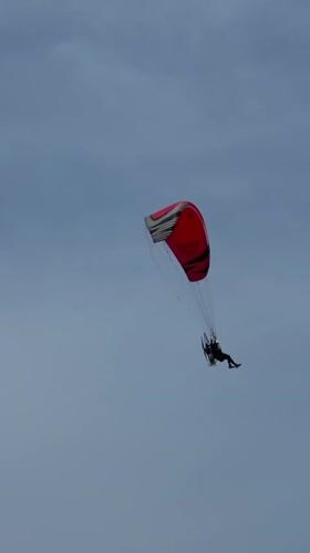Powered paraglider spotted flying over Tel Aviv streets