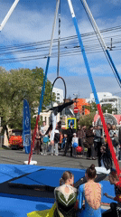 Aerial performer draws crowd in Khabarovsk outdoor acrobatics display