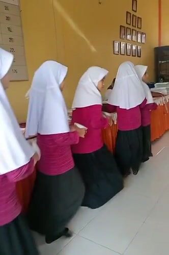 Indonesian Students Participate in School Activities and Performance