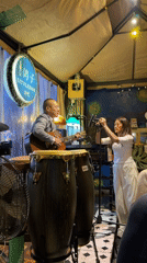 Acoustic performance draws crowds to Chongqing cocktail bar