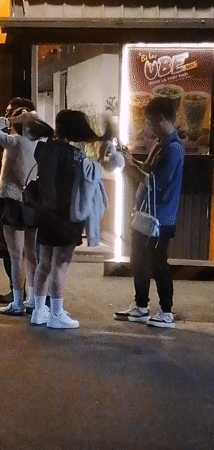 Late-night Da Lat streets, wedding shoot and groups out