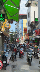 Morning street life documented across Hà Nội neighborhoods