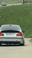 Damaged sedan spotted on Rustavi road
