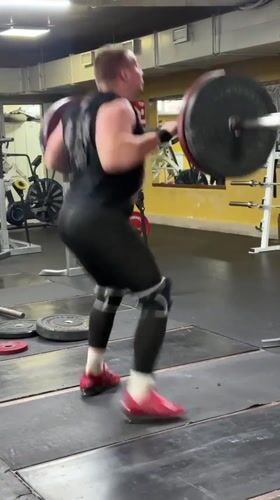 Barbell snatch and clean and jerk session in Blagoveshchensk gym