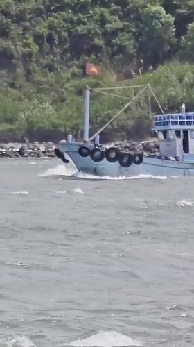 Morning boat traffic observed in choppy Nha Trang waters